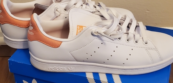 Women 7 1/2 run big. White and coral - Picture 1 of 4